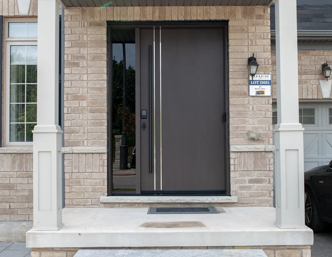 Contemporary entry with narrow lite
